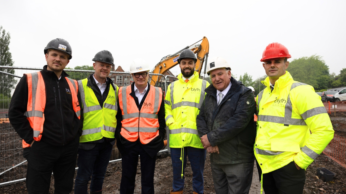 From L-R: Corey Byrne, Production Director Blyth Civils; Simon Blower, Director H2B Homes Ltd; Richard Parker, Mayor of the West Midlands; Robbie Hubball, Group Managing Director, Blyth Group & H2B Homes Ltd; Cllr Patrick Harley; Ritchie Hubball, Director Blyth Group & H2B Homes Ltd.